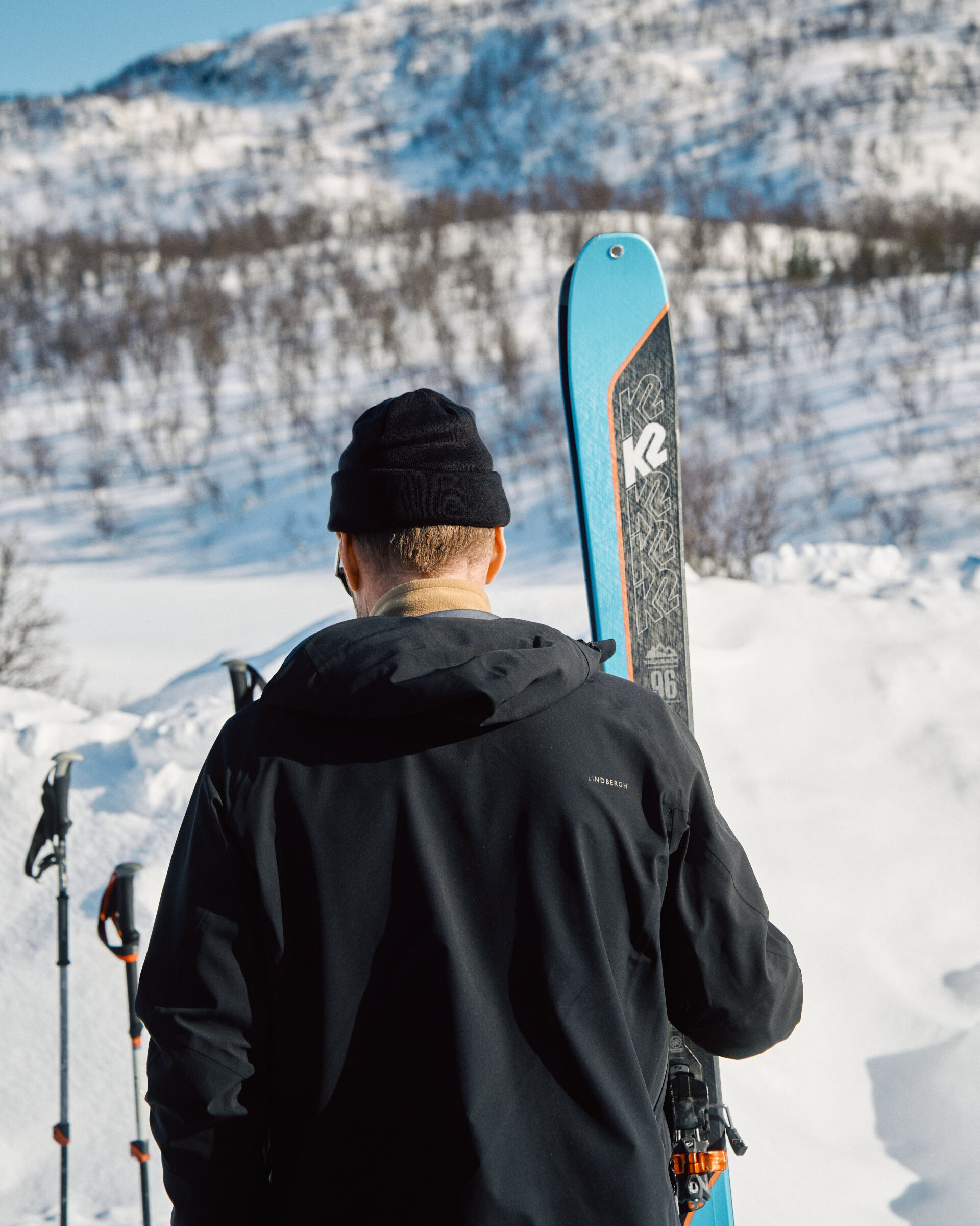 Man with skiis