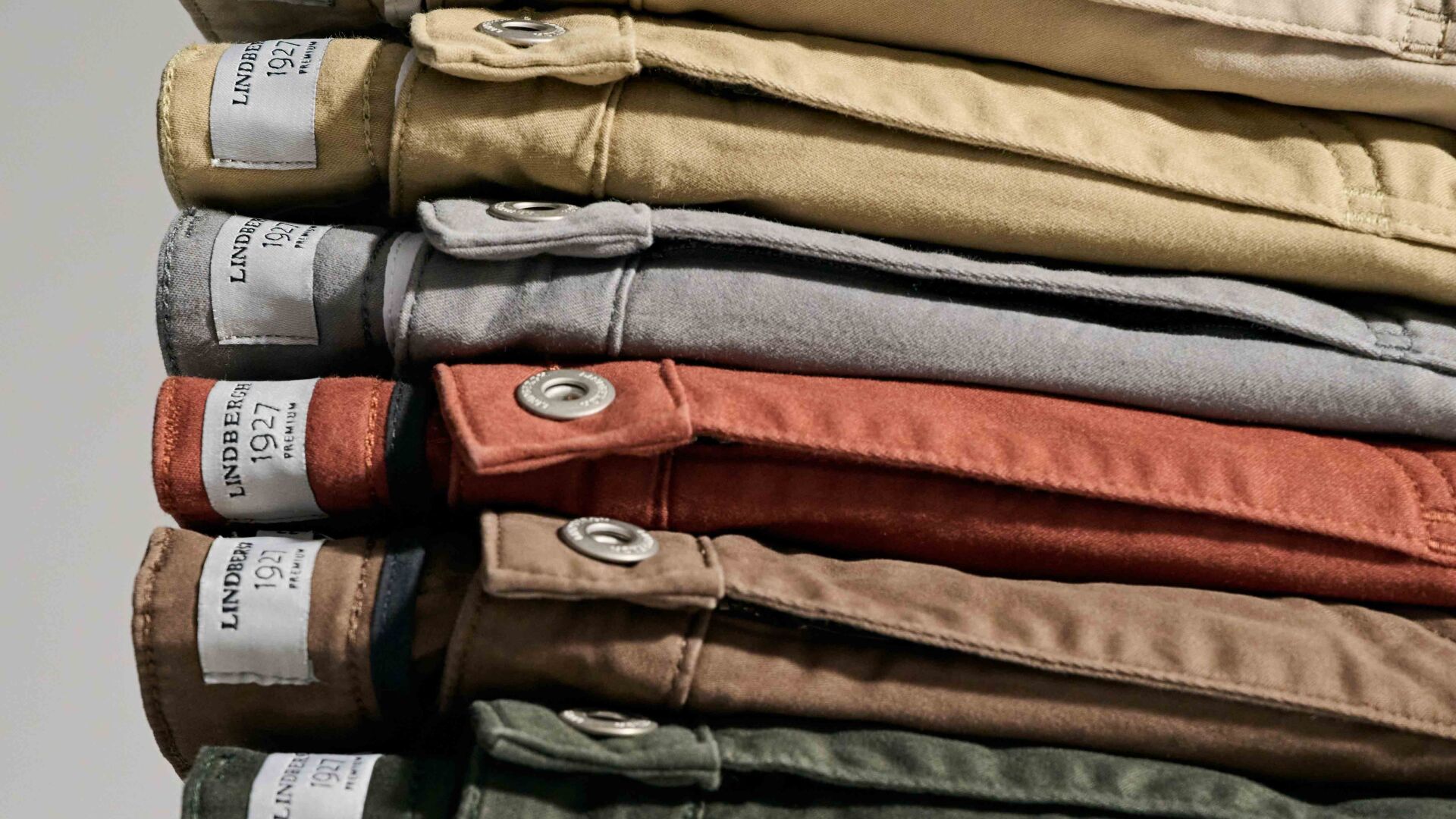 Stak med Lindbergh Cashmere Touch bukser i forskellige farver