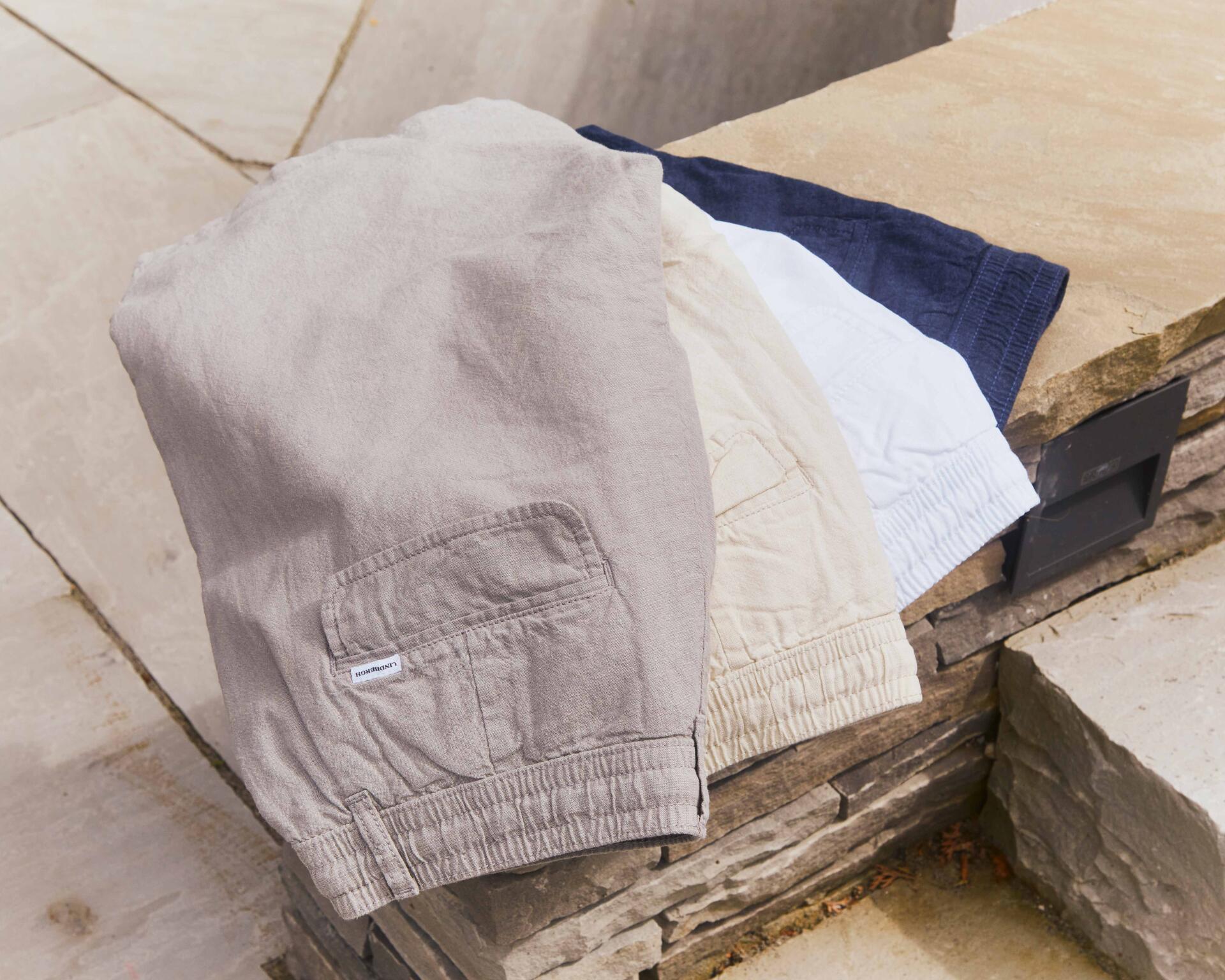 Stak med Lindbergh shorts i grå, beige, hvid og mørkeblå