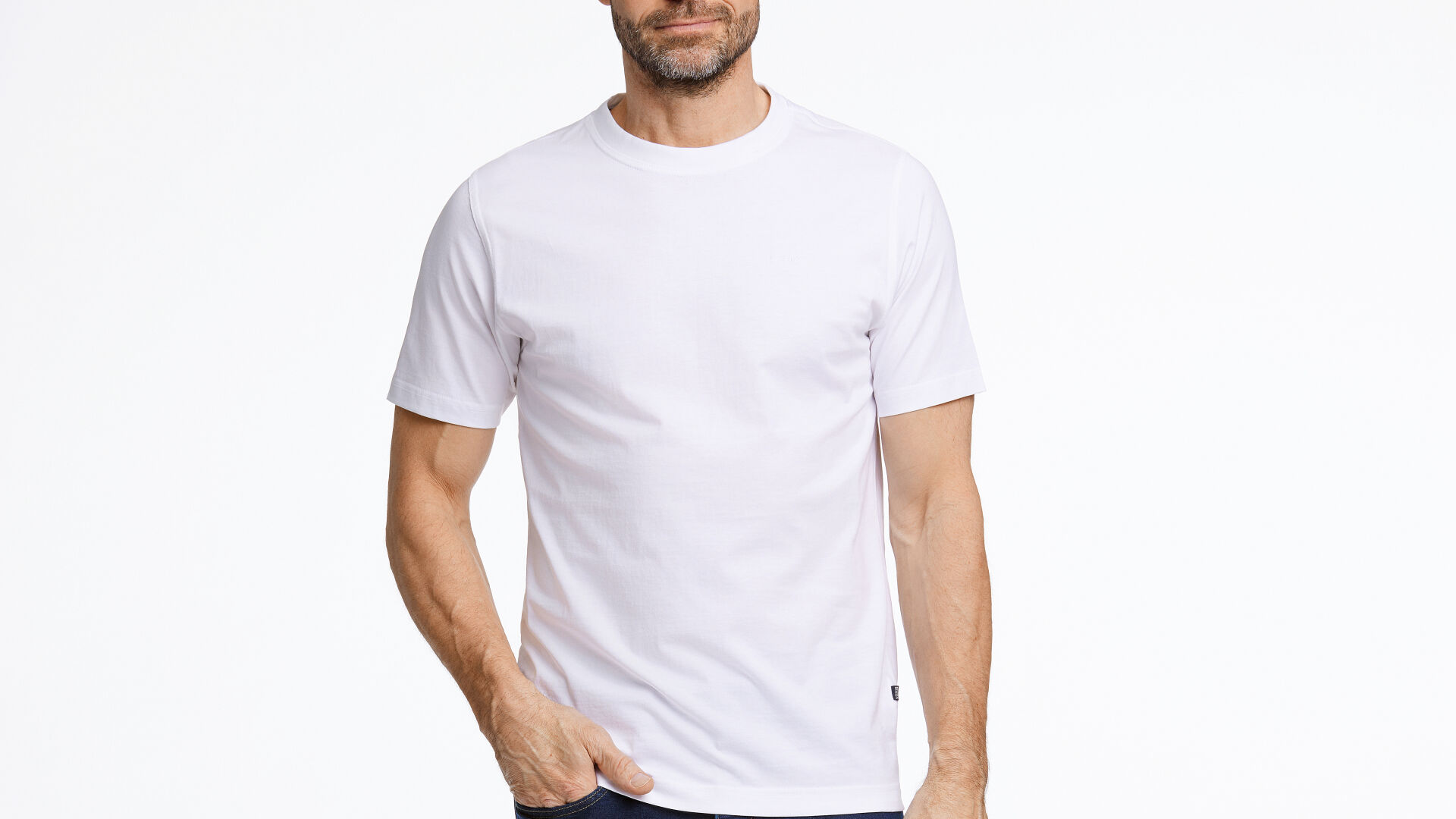 Model i hvid Bison T-shirt